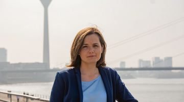Vācijas parlamentā no sociāldemokrātu saraksta ievēlēta arī latviete Zanda Martena, liecina provizoriskie vēlēšanu rezultāti. Martena augusi Liepājā, bet jau 11 gadus dzīvo un strādā Diseldorfā.
Foto — Scanpix