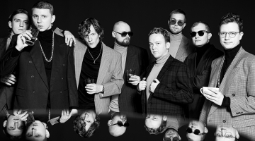 Singapūras satīns: Mārtiņš Plūme (no kreisās), Kristaps Strūbergs, Jānis Krīvēns, Juris Štrāls, Edgars Bāliņš, Kārlis Zenne, Niks Evalds un Eduards Gorbunovs.
Publicitātes foto