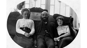 Centrā — Nikolajs Bordonoss. Fotogrāfijas autors nezināms. Andreja Gusačenko privātais arhīvs
