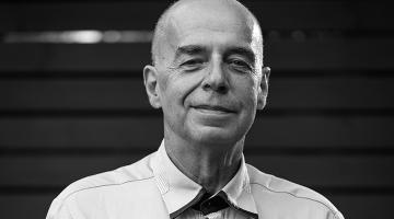 Mārtiņš Brauns pozē žurnālam Ir 2016. gada septembrī.
Foto — Picture Agency, no žurnāla Ir arhīva
