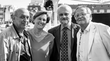 Eiropas literatūras jaunāko laiku parādības jaunā kopumā tvēruši (no kreisās) Timurs Muhidins, Annika Benuā-Dizosuā, Jans Jendžejevskis, Gijs Fontēns. 2021. gada septembrī Denkerkā. Autores foto