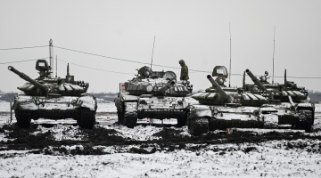 Krievijas armijas tanki T-72B3 kaujas vingrinājumu laikā Kadamovskas poligonā Rostovas apgabalā. Foto: REUTERS/Scanpix/LETA