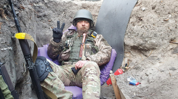 Rīdzinieks Sergejs Laņuks frontes līnijā dienā, kad tika ievainots.
Foto — Scanpix