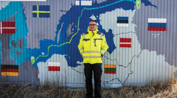 Vācijas pilsētas Lubminas mērs Aksels Fogts pie gāzes cauruļvadu Nord Stream piegādes kompleksa Baltijas jūras krastā.
Foto — Scanpix