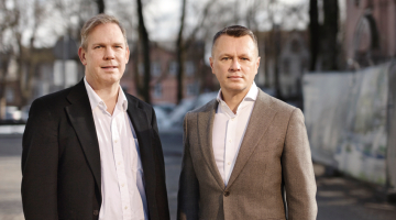 Džons Tallijs un Valts Ābols. Foto – Reinis Hofmanis