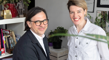 Edmunds Jansons, Atom Art īpašnieks, un Sabīne Andersone, producente.
Foto — Ieva Salmane