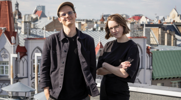 Aigars Mamis, Overpriced līdzdibinātājs un radošais direktors, un  Edīte Garjāne, studijas vadītāja. Foto – Ieva Salmane