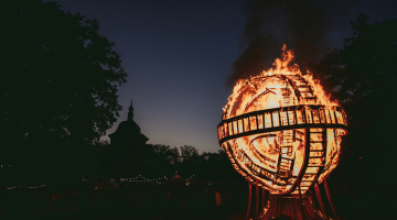 Netrūkstoša festivāla sastāvdaļa jau vairākus gadus ir uguns skulptūra. Foto no festivāla arhīva