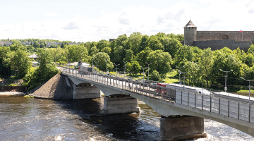 Tilts, kas Igaunijas ziemeļaustrumu pilsētu Narvu savieno ar Krievijas pilsētu Ivangorodu.
Foto — The New York Times