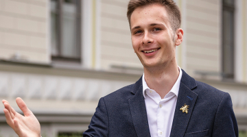«To var saukt par intelektuālu sporta veidu,» par debatēm saka politikas zinātnes students Kristofers Kārlis Krūmiņš.
Foto — Ieva Salmane