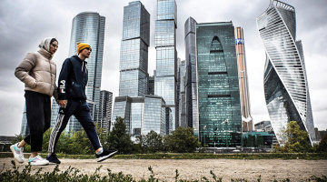 Pie Maskavas starptautiskā biznesa centra 8. septembrī.
Foto — Scanpix