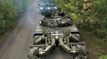 Ukrainas armijas tanki dodas uzbrukumā.
Foto — Scanpix