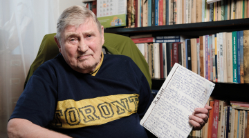 «Nezin kāpēc ir sākušies jauni laiki, bet cilvēki jau ir tie paši vecie. To es skaudri apzinos,» par piedzīvoto lēģerī atmiņu grāmatā raksta Egīls Skudra. Foto –Reinis Inkēns