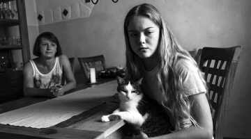 Jelizaveta Fatajeva ar mammu Oksanu tagad dzīvo Frankfurtes piepilsētā.
Foto — The New York Times