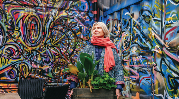 Liepājas Juliannas pagalma līdzīpašniece Līga Eglīte.
Foto — Edgars Pohevičs