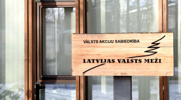 AS "Latvijas valsts meži" izkārtne. Foto - Zane Bitere, LETA