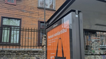 Reklāmas stends Pārdaugavā. Foto - Dainis Deigelis