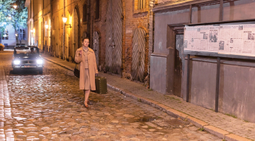 Filmā liels uzsvars likts uz Maijas Doveikas spēlēto Astru — tieši ar viņu filmā visspilgtāk redzams padomju vides drūmums un neieinteresētība cilvēkos.
Foto — Jānis Deinats