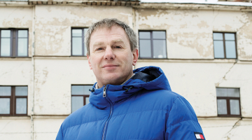 Evakuētās Valdemāra ielas 117. nama īpašnieku grupas vecākais Ervīns Graudiņš.
Foto — Kristīne Madjare