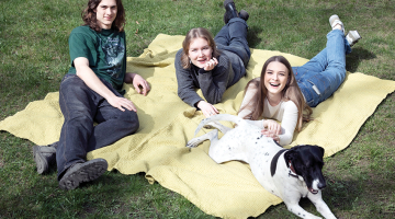Roberts Grandāns (no kreisās), Elīna Zvejniece, Helēna Krista Kalniņa un Urga.
Foto — Ieva Salmane