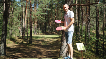 «Vasarā sacensības notiek gandrīz katru nedēļas nogali,» stāsta Niks Eihvalds.
Foto — Ieva Kalēja