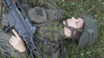 Trauslās karotājas dokumentē sievietes, kas brīvprātīgi iestājas Lietuvas armijā — daļa ar ļoti ideālistiskām gaidām