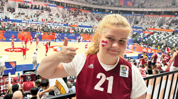 Krista fano par daudziem sporta veidiem, taču basketbols jau kopš mazotnes ir īpašs. «Tā spēles gudrība, kāda ir basketbolā! Jauns čalis Artūrs Žagars pieskrien pie trenera, starp viņiem ir acu kontakts, tad viņš iziet laukumā un uzreiz iemet. Kaut kas tur ir! Kā to izskaidrot, es nezinu.»
Foto no personīgā arhīva