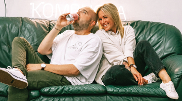 Jegora un Darjas Grabaru dzēriens Rudy’s Hard Passion Fruit atzīts par labāko pasaulē. Uzņēmēji smejas, ka alkoholiskā kombuča ir win-win produkts tiem, kas rūpējas par savu veselību, bet ik pa laikam grib arī iedzert.
Foto no personīgā arhīva