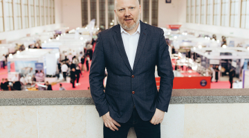 Ingmāra Kibermaņa veidotajā izstādē Pilot Expo Berlīnē piedalījās arī vairāki Latvijas uzņēmumi — Smartlynx Airlines un Smartlynx Airlines Training Center, Hyperscan, SoftekSim, Eriva un Transporta un sakaru institūts.
Foto no personīgā arhīva