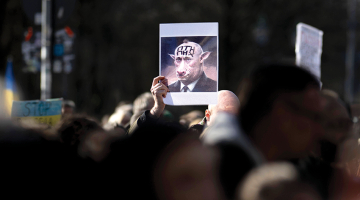 Ukrainas atbalsta pasākumā pie Brandenburgas vārtiem Berlīnē, 24. februārī pieminot otro Krievijas pilna mēroga iebrukuma gadadienu.
Foto — Scanpix