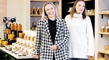 Elīna Čīma (no kreisās) un Laura Macius, SIA Munio Spa īpašnieces.
Foto — Kristīne Madjare