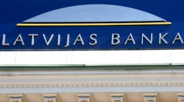 Latvijas bankas restaurētais uzraksts. Foto - Zane Bitere, LETA