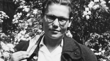 Dzejniece Broņislava Martuževa 1957. gadā drīz pēc atgriešanās no Sibīrijas. Fotogrāfs nezināms