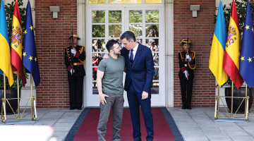 Ukrainas prezidenta vizītes laikā Madridē Spānijas premjerministrs Pedro Sančess paziņoja, ka viņa valsts šogad Ukrainai piešķirs miljardu eiro lielu militāro palīdzību. Vēl piecus miljardus eiro Spānija Ukrainai piešķirs ar Eiropas Miera fonda starpniecību līdz 2027. gadam.
Foto — Scanpix