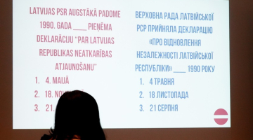 Biedrības "Gribu palīdzēt bēgļiem" rīkotā "Dzīvā (prasmju) bibliotēka" kurā bija iespēja iepazīties ar Latvijas un Ukrainas vēsturi. Foto - Evija Trifanova, LETA