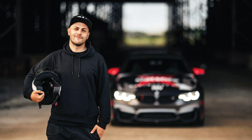«Influenceris jeb satura veidotājs ir profesija, kurā šodien sapņo izsisties ļoti daudz jauniešu, taču lielais vairums no viņiem pārāk ātri padodas,» saka Roberts Vītols (33), kura veidotais YouTube kanāls @RobertsVitols ir kļuvis par vienu no veiksmīgākajiem Latvijā.
Foto no personīgā arhīva