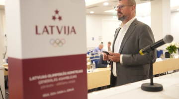Latvijas Olimpiskās komitejas prezidents Jānis Buks Olimpiskās komitejas Ģenerālās asamblejas pārskata - vēlēšanu sesijā. Foto - Edijs Pālens, LETA