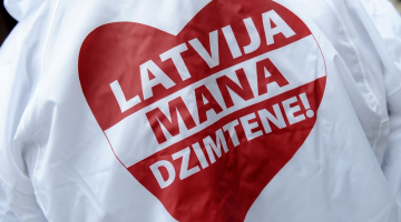2014.gadā Rātslaukumā notika toreizējā Rīgas mēra Nila Ušakova (S) un sabiedriskās organizācijas "Latvija - mana dzimtene" rīkota zibakcija. Foto - Ieva Lūka, LETA