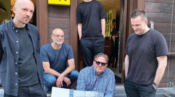 Grupas Kuba dalībnieki albuma Laukumi atvēršanas pasākumā šovasar Rīgā. Arnis Račinskis (no kreisās), Toms Ostrovskis, Mikus Solovejs, Jānis Žilde un Mareks Ameriks.
Publicitātes foto