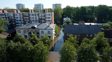 Pēc pērngada 29. jūlija vētras applūdušās ielas Jelgavā. Foto - Evija Trifanova, LETA