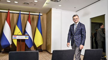 Bijušais Ukrainas ārlietu ministrs Dmitro Kuleba 3. septembrī ierodas uz kopēju preses konferenci Zaporižjā ar vizītē atbraukušo Nīderlandes premjerministru. Nākamajā dienā ārlietu ministrs demisionēja