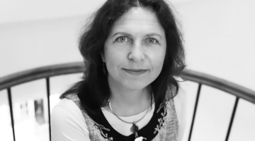 Kristīne Ilziņa (Sadovska) literatūrā debitēja ar dzejoļu krājumu Jukusi saulespuķe (1996), par ko saņēma Klāva Elsberga prēmiju. Vēlāk tapa vairākas grāmatas bērniem. Stāstu krājums Es neliecināšu pret jums (2022) nominēts Latvijas Literatūras gada balvai un Baltijas Asamblejas balvai, saņēmis Egona Līva piemiņas balvas Krasta ļaudis speciālbalvu