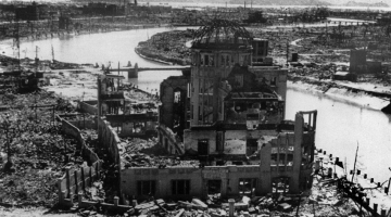 Skats uz atombumbas izpostīto Hirosimu 1945. gada septembrī.
Foto — Scanpix