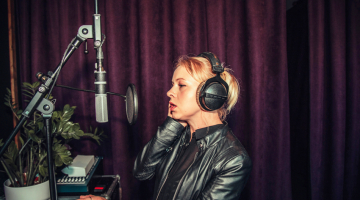 Koncepcijas autore un ieraksta mākslinieciskā vadītāja Ūga