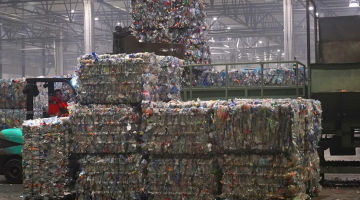 AS "Eco Baltia" PET pudeļu pārstrādes uzņēmuma "ITERUM" ražotne. Foto - Evija Trifanova, LETA