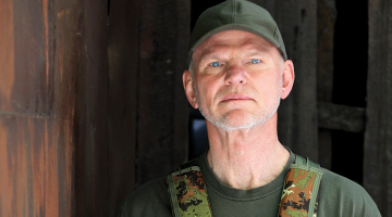 Juris Ulmanis Barvinkovē Harkivas apgabalā, kas 2022. gada aprīlī militārā ziņā bija otrā bīstamākā vieta pēc Mariupoles. «Vairāku apstākļu dēļ es tur sajutu kaujas smaku, bet patiešām karot neiznāca.»
Foto no personīgā arhīva