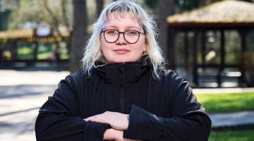 «Pēc lauvēnu piedzimšanas mani pēc kādas intervijas presē nodēvēja par lauvu un tīģeru mammu. Tagad, kad zoodārzā piedzimuši arī tīģerēni, tā beidzot ir taisnība,» smejas Rīgas Nacionālā zooloģiskā dārza zooloģe Oksana Radionova.