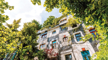 Kunst Haus Wien tagad sevi sauc par pasaulē zaļāko muzeju, jo atteicies no apkures ar dabasgāzi, pilnībā pārslēdzoties uz ģeotermālo enerģiju.