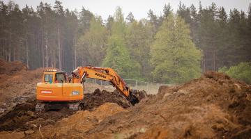 Būvdarbi infrastruktūras apkopes punktā Iecavā. Publicitātes foto