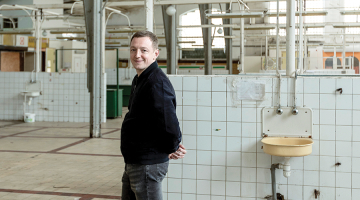 Apvienotajos Arābu Emirātos reģistrētā uzņēmuma GD&L Services un investora pārstāvis Vladlens Jakovļevs Vidzemes tirgus piena paviljonā.
